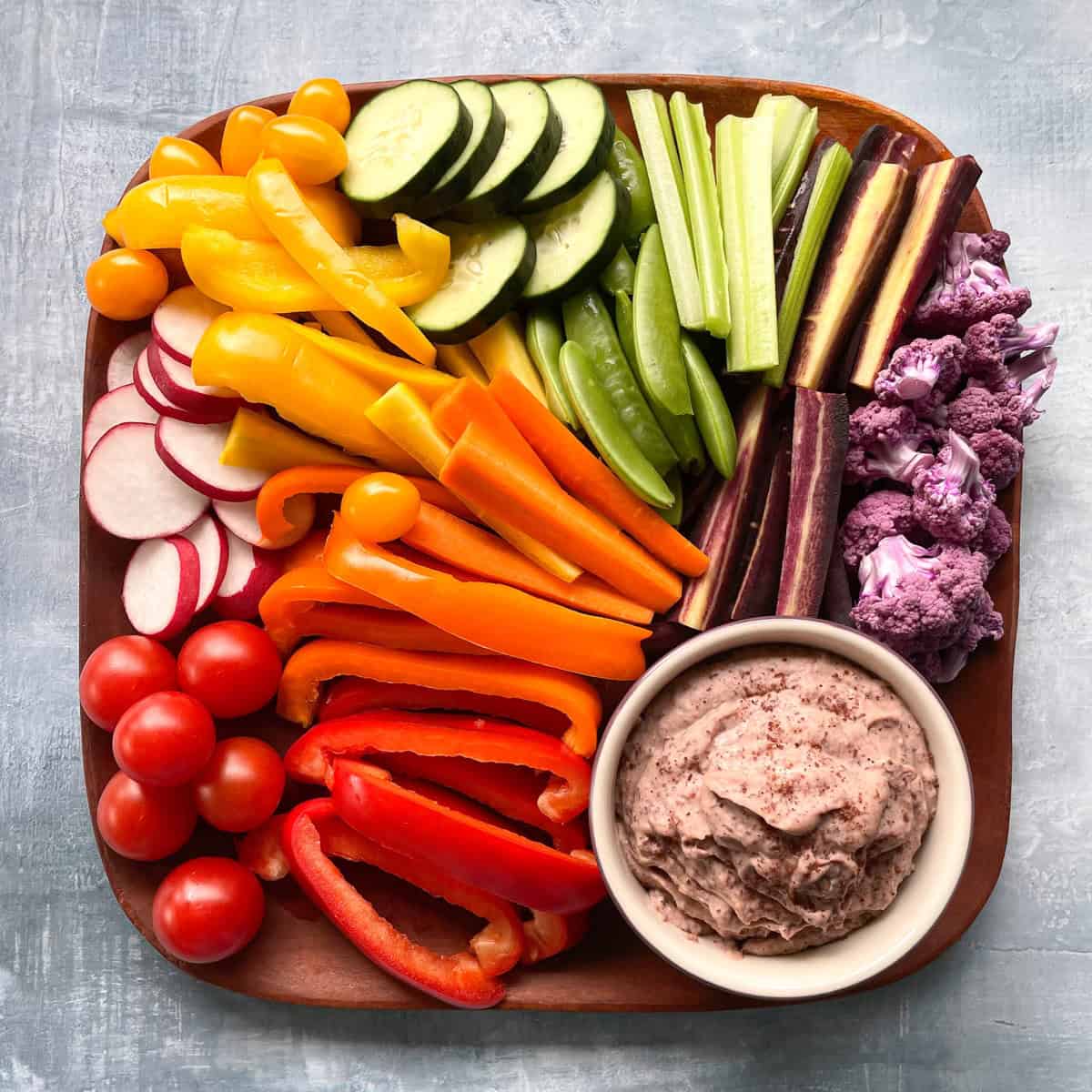 Simple Rainbow Veggie Platter Ideas for Parties & Healthy Snacking